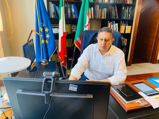 Coronavirus, Toti: "Da domani via libera agli spostamenti nei comuni confinanti di Regioni limitrofe per visitare i congiunti" Coronavirus, Toti: "Da domani via libera agli spostamenti nei comuni confinanti di Regioni limitrofe per visitare i congiunti"