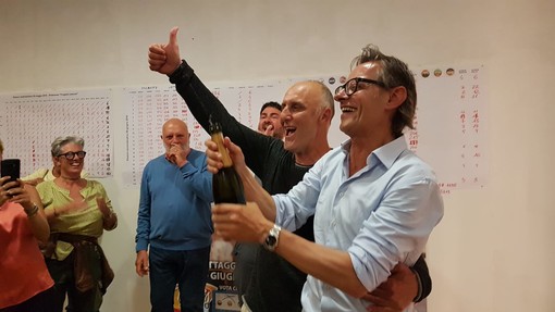 Albenga, il nuovo sindaco è Riccardo Tomatis: "Abbiamo sconfitto il colosso della Lega" (FOTO e VIDEO) Albenga, il nuovo sindaco è Riccardo Tomatis: "Abbiamo sconfitto il colosso della Lega" (FOTO e VIDEO)