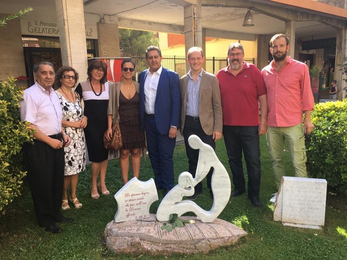 Andora: pausa caffè tra il sindaco Demichelis, il capogruppo di Forza Italia in Regione Vaccarezza e il Presidente Toti e tanti amici Andora: pausa caffè tra il sindaco Demichelis, il capogruppo di Forza Italia in Regione Vaccarezza e il Presidente Toti e tanti amici
