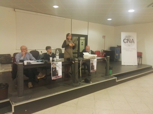 Nella prima foto, da sinistra: Matteo De Ambroggi – presidente autoriparatori, Paola Freccero - presidente provinciale CNA Savona, Luana Pongiglione – responsabile ufficio ambiente e sicurezza e Domenico Maselli – delegato gommisti Nella prima foto, da sinistra: Matteo De Ambroggi – presidente autoriparatori, Paola Freccero - presidente provinciale CNA Savona, Luana Pongiglione – responsabile ufficio ambiente e sicurezza e Domenico Maselli – delegato gommisti