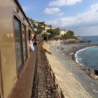 L'ultimo viaggio sulla vecchia tratta ferroviaria, l'avventura sul treno storico da Savona a Taggia