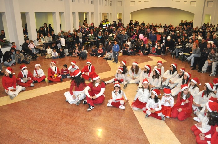 Albenga: oggi al Salone dei Fiori di Villanova, in arrivo "Tutte Stars per Babbo Natale" Albenga: oggi al Salone dei Fiori di Villanova, in arrivo "Tutte Stars per Babbo Natale"
