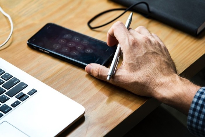 Truffa telefonica sui cellulari, coinvolta una cittadina di Celle: "Mi scalavano ogni settimana 5 euro, mai installato nessun servizio"