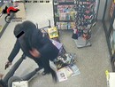 Non gli riesce la rapina in tabaccheria e colpisce in un supermercato: 22enne condannato a 3 anni e 4 mesi  (VIDEO)