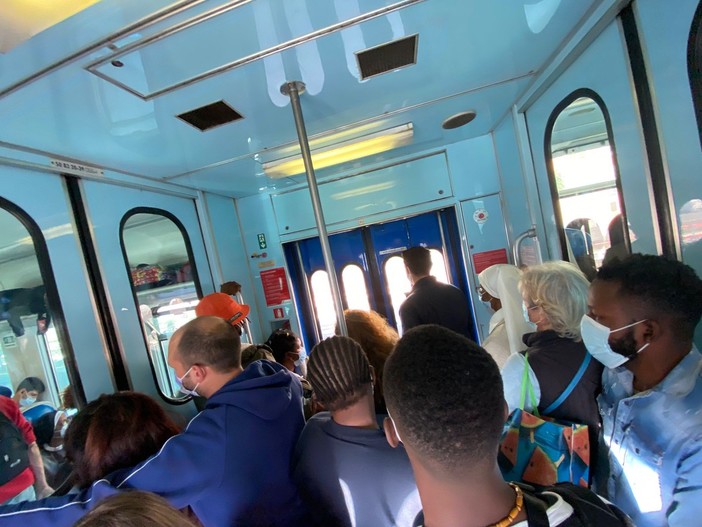 Lettera di un pendolare: sui treni regionali nel tratto ligure schiacciati come sardine Lettera di un pendolare: sui treni regionali nel tratto ligure schiacciati come sardine
