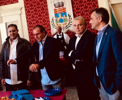 Millesimo, il presidente della Regione Toti in visita alla Festa Nazionale del Tartufo Millesimo, il presidente della Regione Toti in visita alla Festa Nazionale del Tartufo