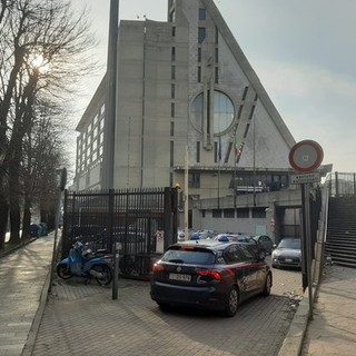 Maltrattamenti nei confronti della compagna: disposto il divieto d'avvicinamento e il braccialetto elettronico