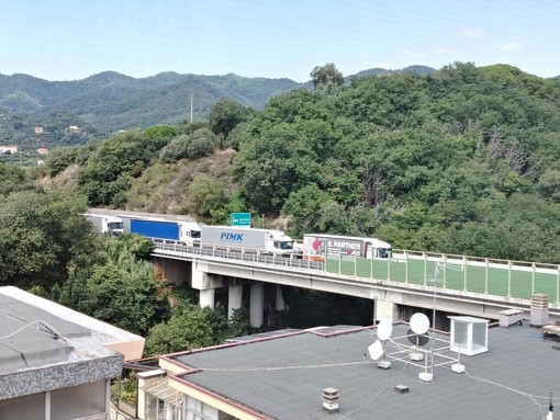 Traffico di Pasquetta: nel pomeriggio code consistenti sull'A7 e sull'A10