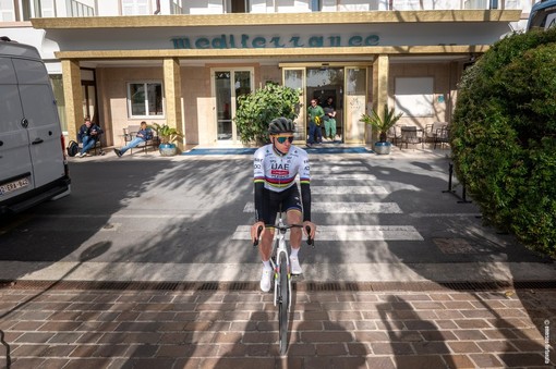 Sul Muretto di Alassio la firma del campione del mondo Tadej Pogačar