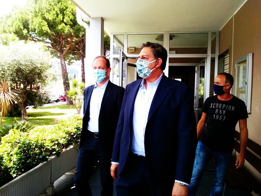 Parte da Andora la visita del presidente Toti nel ponente savonese: infrastutture al centro del summit in Comune (FOTO e VIDEO) Parte da Andora la visita del presidente Toti nel ponente savonese: infrastutture al centro del summit in Comune (FOTO e VIDEO)