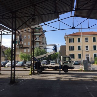 Albenga, via al restyling della tettoia di piazza Corridoni (FOTO) Albenga, via al restyling della tettoia di piazza Corridoni (FOTO)