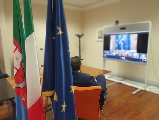 Il governatore ligure Giovanni Toti: "Con l'indice Rt a 0,73 non poter fare i pranzi di Natale ci mortifica" Il governatore ligure Giovanni Toti: "Con l'indice Rt a 0,73 non poter fare i pranzi di Natale ci mortifica"