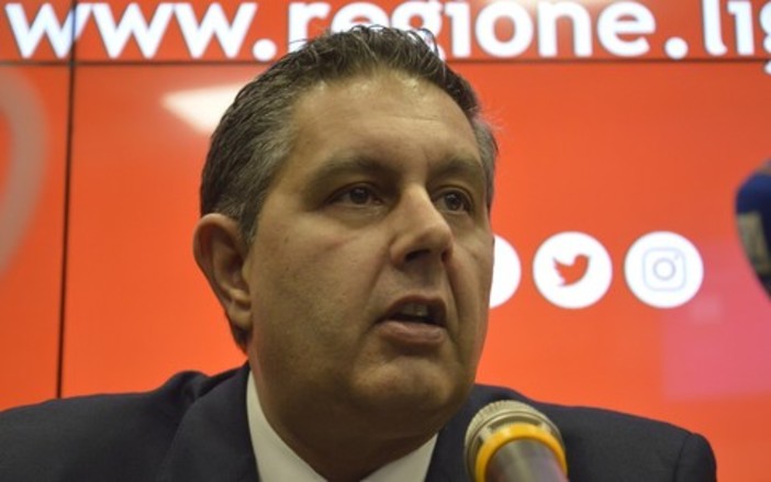 Scuola, Toti: "Le mascherine per gli studenti deve fornirle il Commissario di Governo" Scuola, Toti: "Le mascherine per gli studenti deve fornirle il Commissario di Governo"