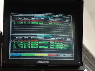 Il tabellone in stazione ad Albenga;