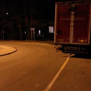 il problema TIR si espande col parcheggio selvaggio anche alla CONAD di Quiliano