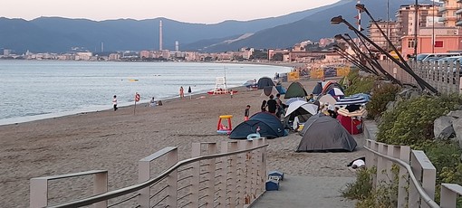 Savona, un piano per prevenire campeggi abusivi e tendopoli in spiaggia
