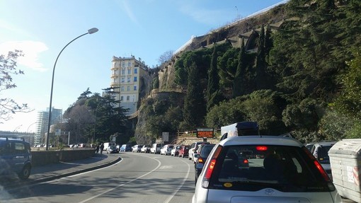 Tirreno Power: il corteo blocca il traffico di Savona Tirreno Power: il corteo blocca il traffico di Savona