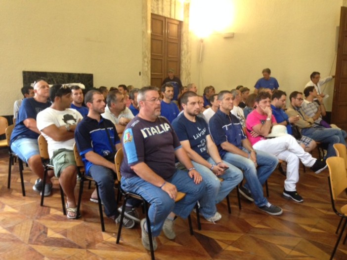 Savona, "irruzione a sorpresa" a Palazzo Sisto: i lavoratori di Tirreno Power arrivano in Consiglio Comunale