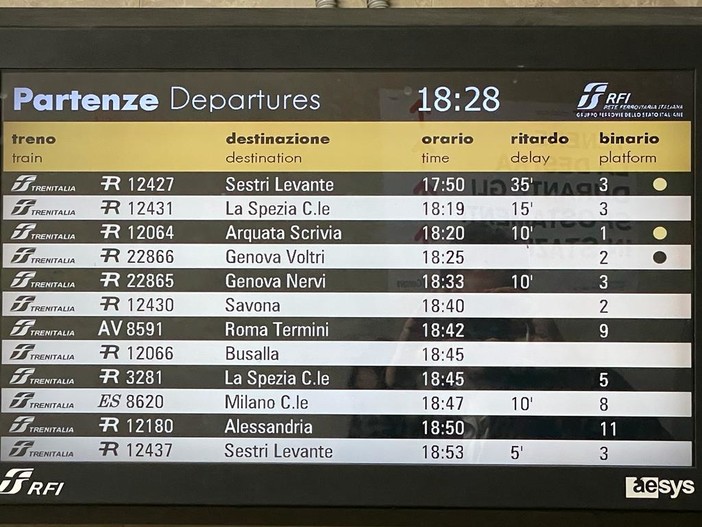 Guasto a un treno tra Sestri e Voltri, traffico ferroviario nel caos Guasto a un treno tra Sestri e Voltri, traffico ferroviario nel caos