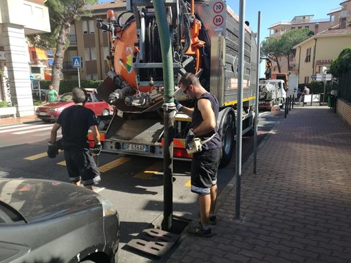 Divieto di balneazione ad Andora, il problema è la rottura di una tubazione privata