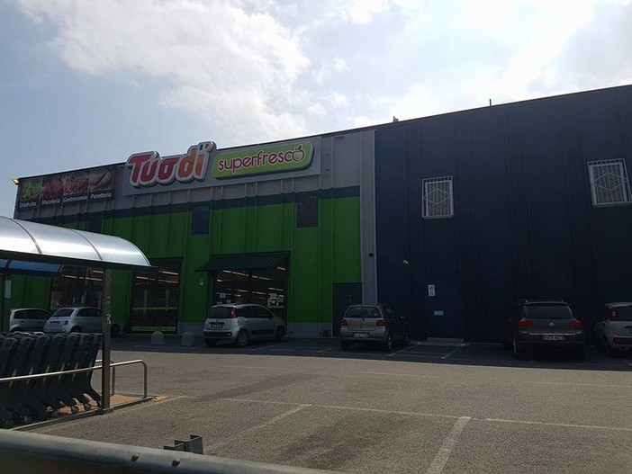 Tuodi', aperto un tavolo di confronto permanente al Mise sulla vertenza dei 4mila addetti della catena discount Tuodi', aperto un tavolo di confronto permanente al Mise sulla vertenza dei 4mila addetti della catena discount