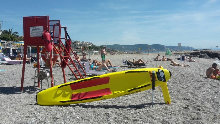 Loano come la California con i bagnini dotati della tavola "rescue board"