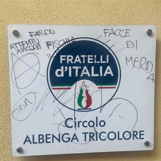 Albenga, vandalizzata la targa della sede ingauna del Circolo Tricolore di Fratelli d’Italia