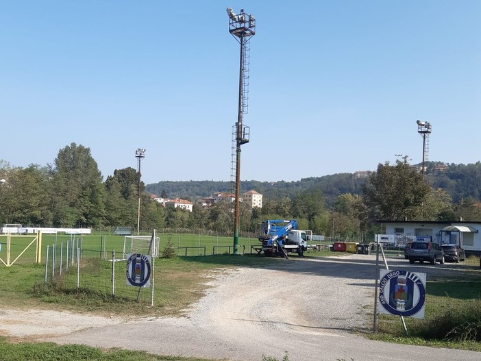 Dego, luci a Led per il campo da calcio: al via i lavori (FOTO)