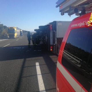 Code chilometriche sull'A10 nei pressi di Arenzano per il ribaltamento di un mezzo pesante
