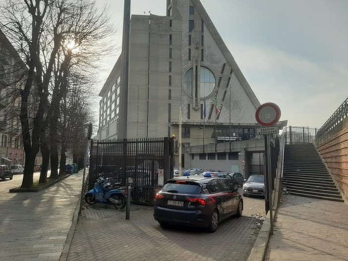 Minaccia e segue l'ex fidanzata con un gps sulla macchina: scattano gli arresti domiciliari