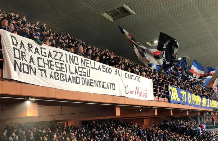 Anche il tifo sampdoriano ha ricordato il finalese Luca Martini (FOTO) Anche il tifo sampdoriano ha ricordato il finalese Luca Martini (FOTO)