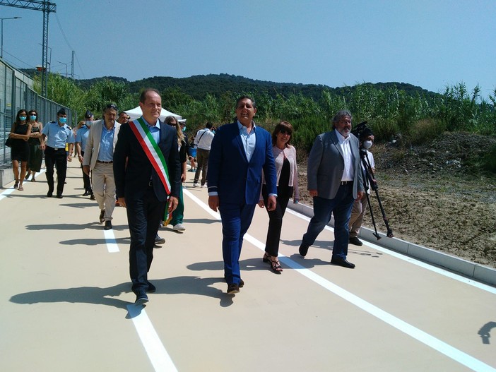 Andora, inaugurato il nuovo tratto di pista ciclabile verso l'imperiese: "Opera strategica per l'appeal turistico del ponente ligure" (FOTO e VIDEO)