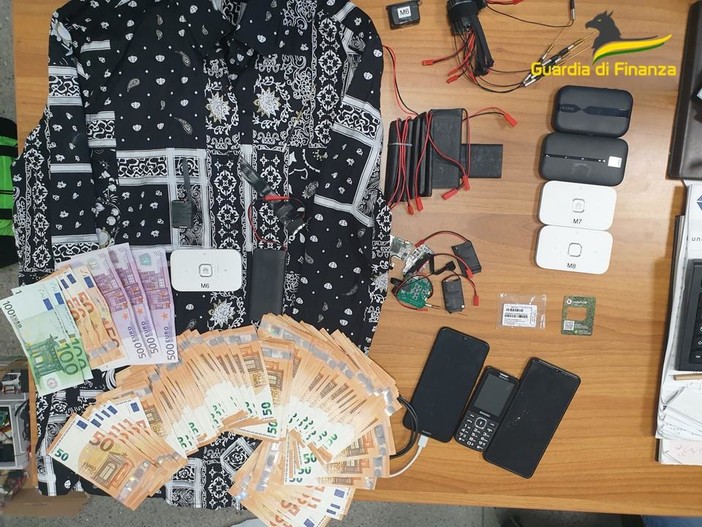 Truffa per rilascio patenti a cittadini extracomunitari: operazione congiunta tra Guardia di Finanza e Polizia di Stato Truffa per rilascio patenti a cittadini extracomunitari: operazione congiunta tra Guardia di Finanza e Polizia di Stato