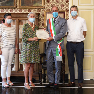 Alassio premia un'altra coppia di turisti fedeli: Orlando e Silvana Gitz Alassio premia un'altra coppia di turisti fedeli: Orlando e Silvana Gitz