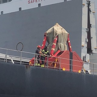 Tragedia al porto di Savona: marinaio cade dal ponte di una nave e muore sul colpo