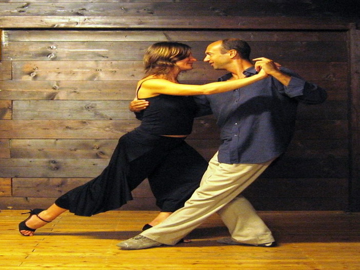 Celle: Ballando sotto le stelle lunedi nella zona Convento Celle: Ballando sotto le stelle lunedi nella zona Convento