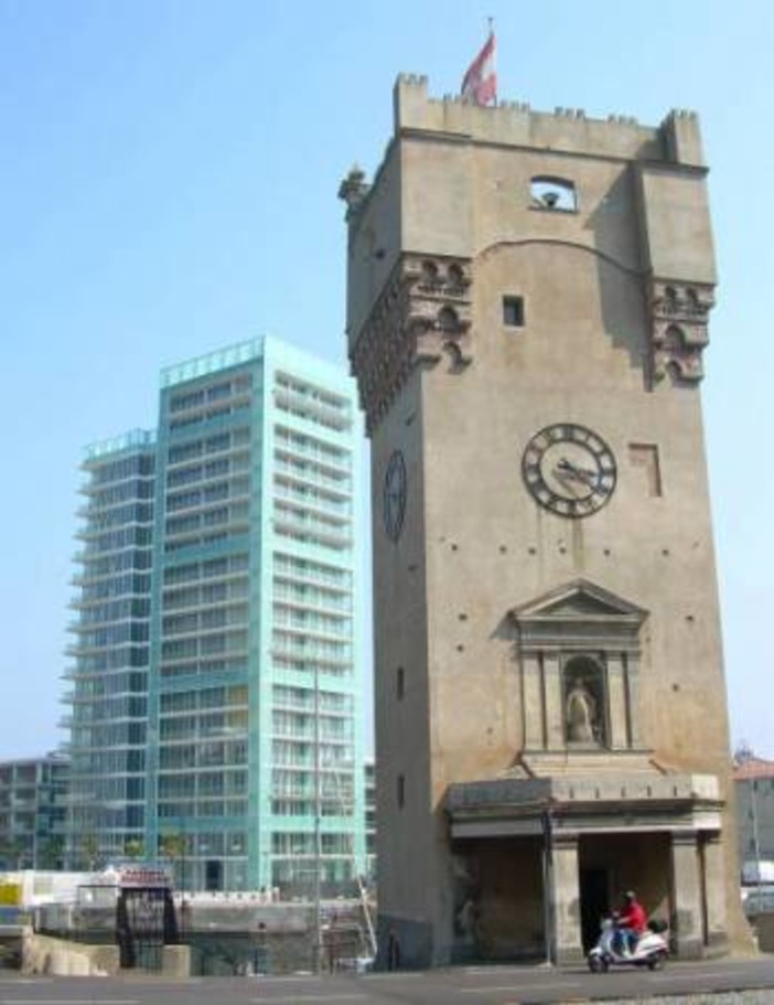 Alla Ubik “Paradossi urbani. Savona tra la fine dell'industria e il neoliberismo” Alla Ubik “Paradossi urbani. Savona tra la fine dell'industria e il neoliberismo”