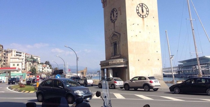 Savona, con l'arrivo della nuova Costa Smeralda verrà posizionato un semaforo intelligente in zona Torretta Savona, con l'arrivo della nuova Costa Smeralda verrà posizionato un semaforo intelligente in zona Torretta