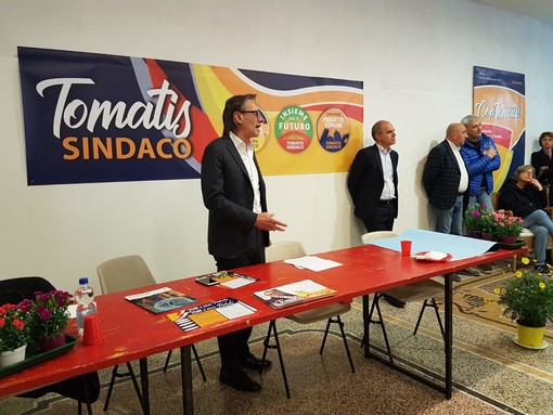 Albenga: il candidato sindaco Riccardo Tomatis inaugura il point elettorale Albenga: il candidato sindaco Riccardo Tomatis inaugura il point elettorale