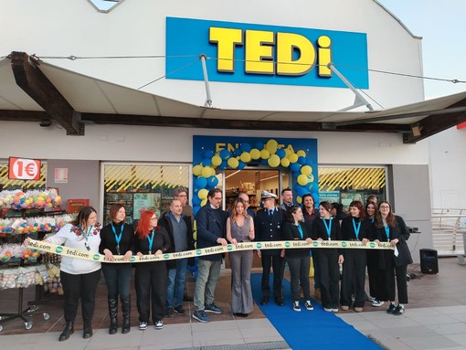 Vado, al Molo 8.44 taglio del nastro per il nuovo store TEDi (FOTO E VIDEO)