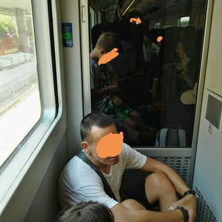 Carrozze insufficienti per accogliere i passeggeri. Il Comitato Pendolari: "La vera emergenza sono i treni a lunga percorrenza"