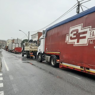 Conseguenze della A6 chiusa: traffico paralizzato dal Cadibona a corso Ricci a Savona
