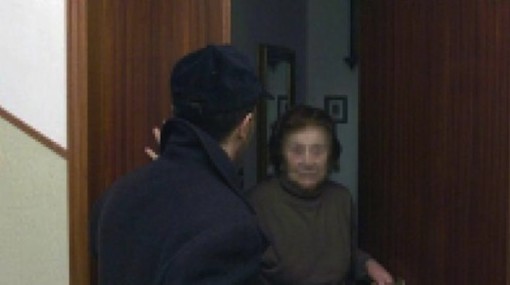 Si finge addetta dell'Asl per truffare gli anziani, i carabinieri invitano alla cautela Si finge addetta dell'Asl per truffare gli anziani, i carabinieri invitano alla cautela