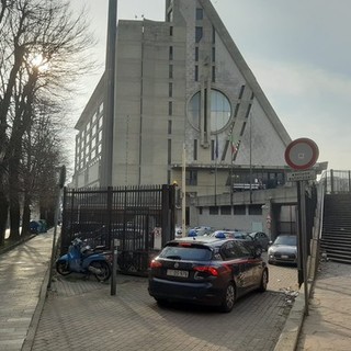Violenza sessuale per induzione, il Pm chiede 7 anni per l'ex ispettore Bonvicini e 4 per il carrozziere Di Buono