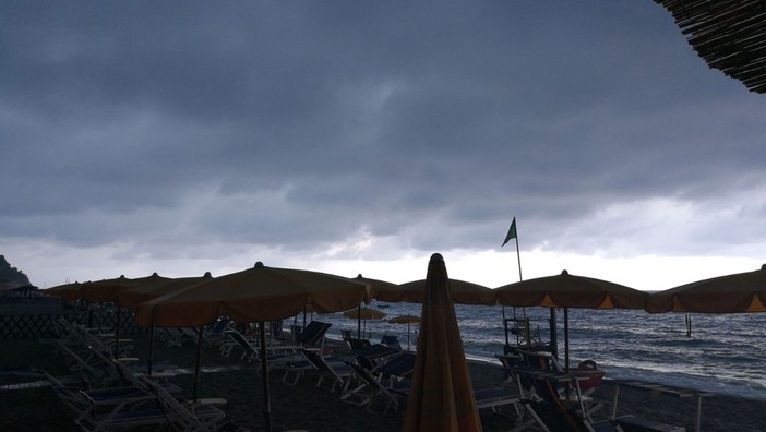 Meteo: oggi calo delle temperature e rinforzo dei venti, con deboli rovesci sul Nord-Ovest Meteo: oggi calo delle temperature e rinforzo dei venti, con deboli rovesci sul Nord-Ovest