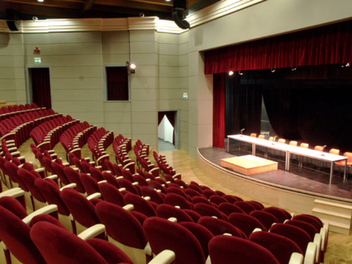 Cairo Montenotte, sabato andrà in scena lo spettacolo teatrale "Ciò che vide il maggiordomo" Cairo Montenotte, sabato andrà in scena lo spettacolo teatrale "Ciò che vide il maggiordomo"