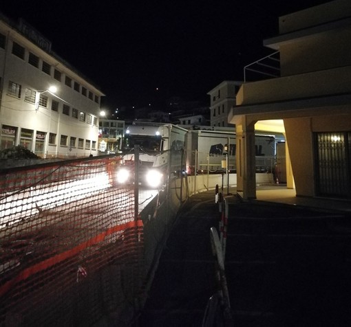 Celle e i camion bloccati sull'Aurelia. Sindaco Mordeglia: "I cartelli di divieto ci sono e sono chiari. Camionisti non rispettano le regole" Celle e i camion bloccati sull'Aurelia. Sindaco Mordeglia: "I cartelli di divieto ci sono e sono chiari. Camionisti non rispettano le regole"