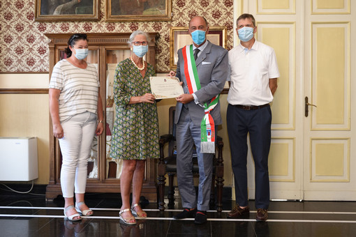Alassio premia un'altra coppia di turisti fedeli: Orlando e Silvana Gitz Alassio premia un'altra coppia di turisti fedeli: Orlando e Silvana Gitz