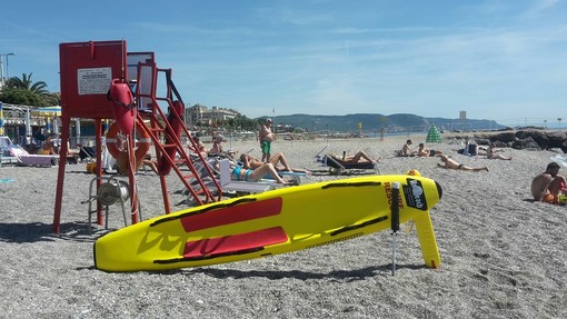 Loano come la California con i bagnini dotati della tavola "rescue board"