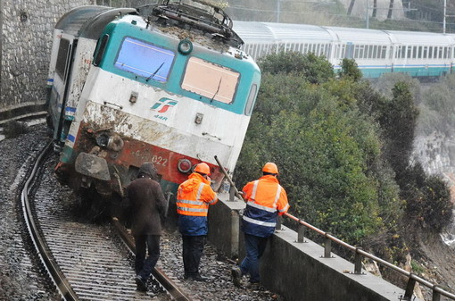 Demichelis su deragliamento a Capo Rollo: "Andora, sempre stata parte lesa della vicenda, ora pensa al raddoppio ferroviario" Demichelis su deragliamento a Capo Rollo: "Andora, sempre stata parte lesa della vicenda, ora pensa al raddoppio ferroviario"
